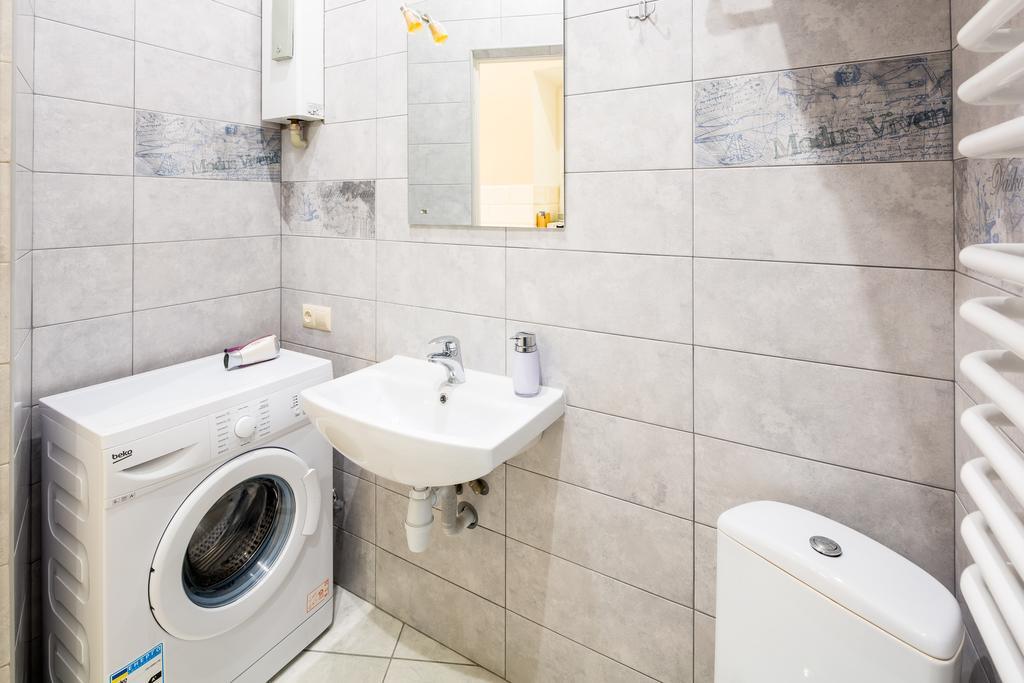 Avangard Studio Apartment Lviv Buitenkant foto